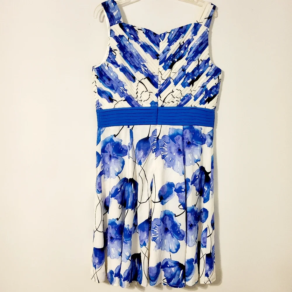 Midnight Velvet Blue/White/Purple Floral Print Surplice Pleated Fit & Flare Sz10 - Picture 5 of 9